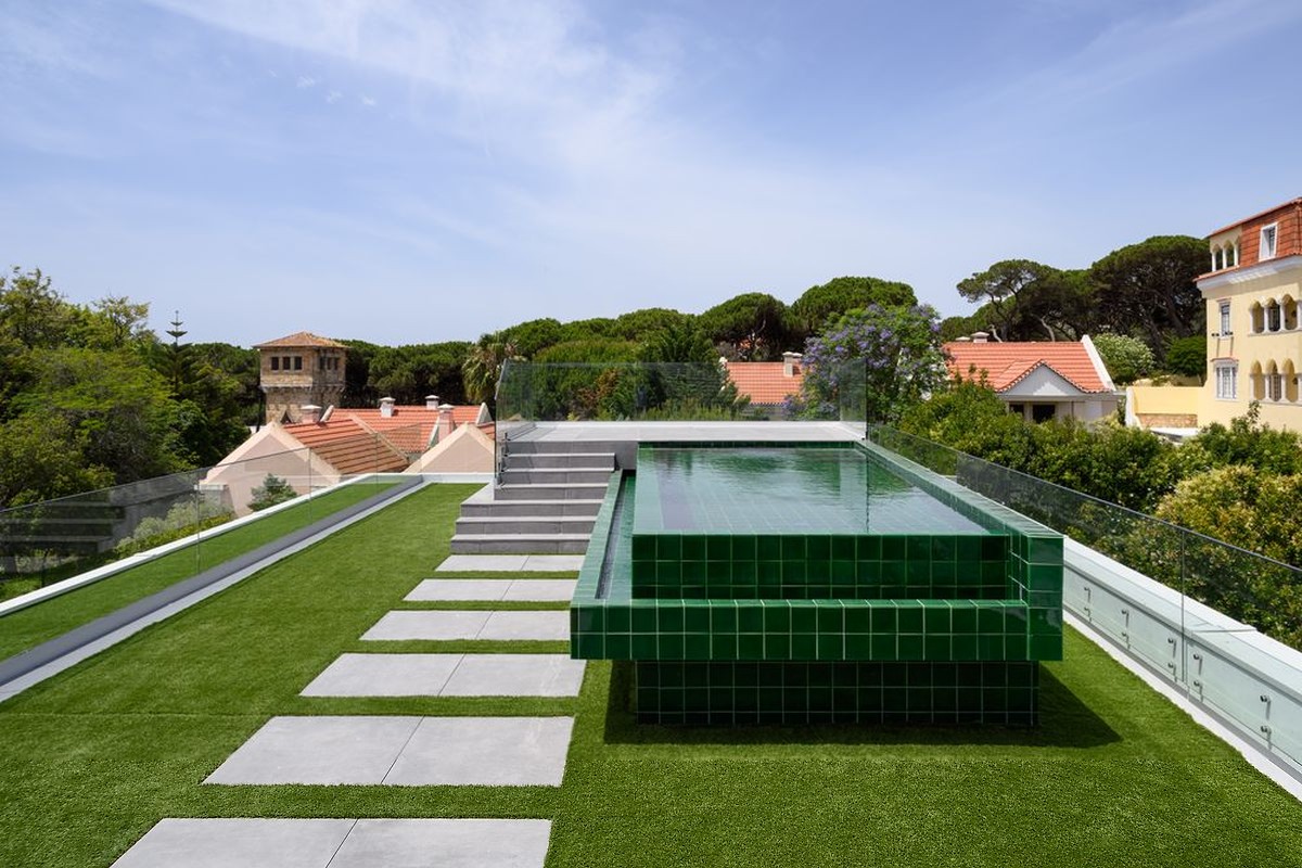 Piscina exterior — jardim exclusivo