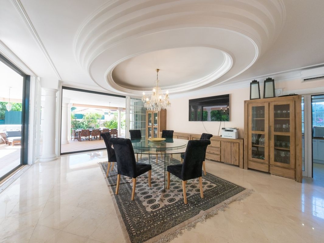 Sala de jantar — acesso ao exterior